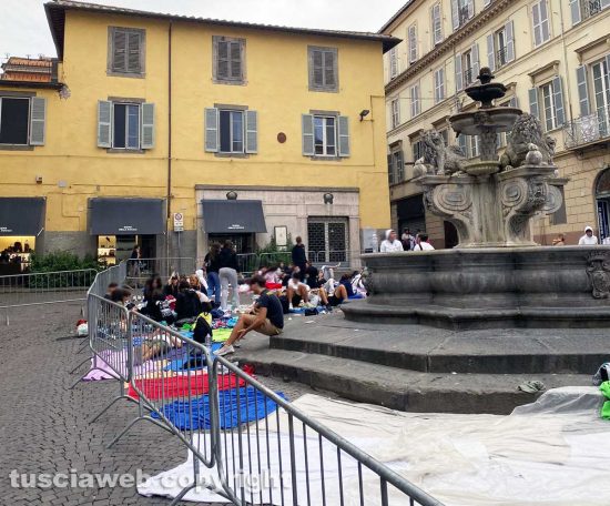 Viterbo – Santa Rosa – Persone lungo il percorso