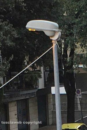 Viterbo - Un lampione acceso in via Treviso