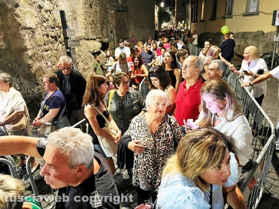 Viterbo - Cene in piazza con i facchini