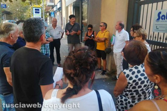 Civitavecchia - Il sit-in degli inquilini di via XVI Settembre