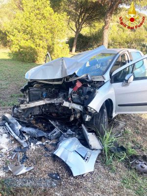 Civitavecchia - Auto si schianta contro il casello autostradale