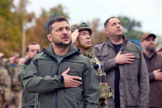 Volodymyr Zelensky in visita ad Izyum