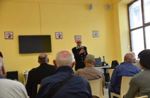 Grotte di Castro - I carabinieri al centro anziani - Il maggiore Antonino Zangla