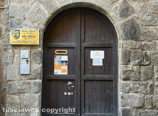Viterbo - Museo Sodalizio facchini di santa Rosa chiuso