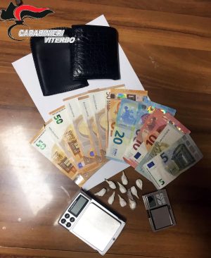 Civita Castellana - La droga e il denaro sequestrati dai carabinieri