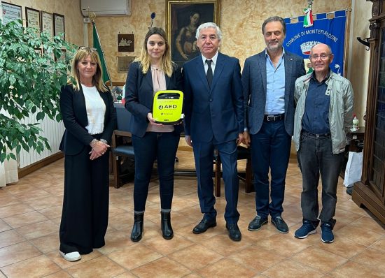 Montefiascone - La consegna del defibrillatore da parte dell'associazione Società Mutuo Soccorso al comune