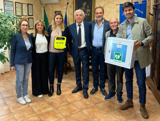 Montefiascone - La consegna del defibrillatore da parte dell'associazione Società Mutuo Soccorso al comune