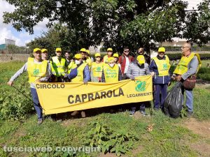 Capranica - Case famiglia, la pulizia di Legambiente