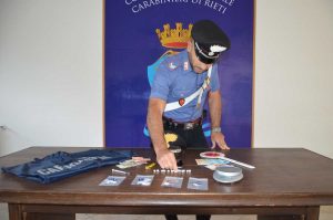Rieti - Carabinieri - La droga sequestrata