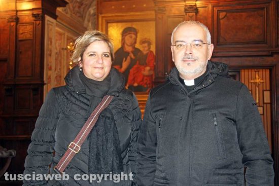 Irene Temperini e don Massimiliano Balsi