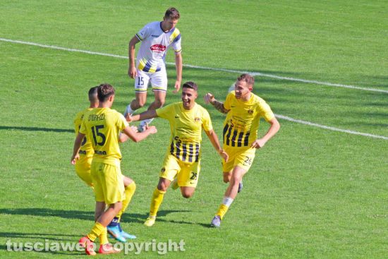 Sport - Calcio - Viterbese - L'esultanza dei gialloblù