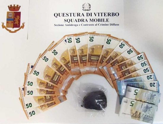 Viterbo - Polizia - La droga e i soldi sequestrati