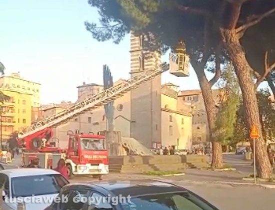 Viterbo - Vigili del fuoco al Sacrario