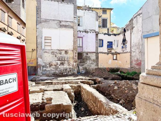 Viterbo - Le strutture sotto al palazzo demolito di via La Fontaine