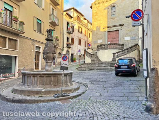 Viterbo - La fontana di piazza della Crocetta