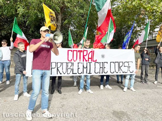 Viterbo - La manifestazione di Azione Studentesca contro Cotral