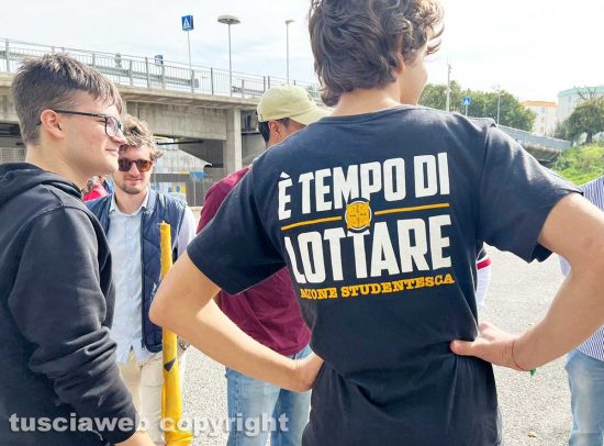 Viterbo - La manifestazione di Azione Studentesca contro Cotral