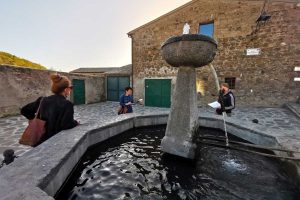 A Latera la passeggiata racconto "Saperla lunga, saperla raccontare. Latera, un paese, mille storie"