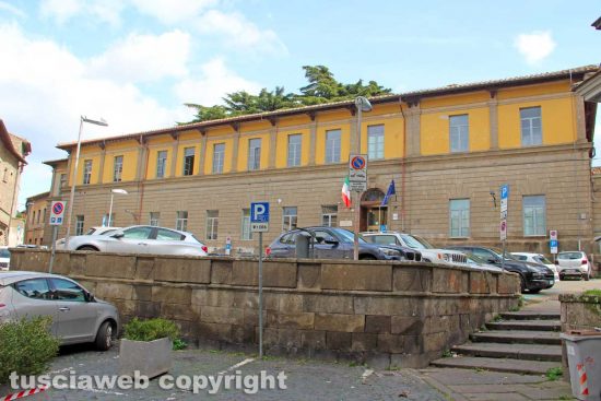 Viterbo - Piazza Dante senza divieto di sosta