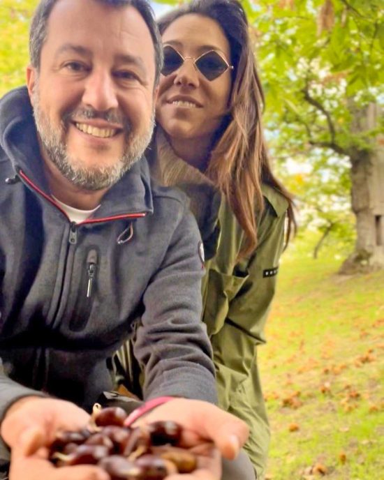 Matteo Salvini e Francesca Verdini a caccia di castagne a Caprarola