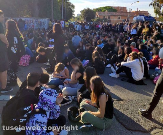 Civitavecchia - La protesta degli studenti al Guglielmotti