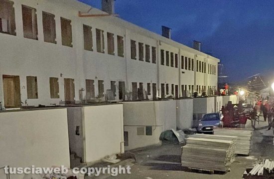 Viterbo - Crollo - Smontata l'impalcatura in nottata e abitazioni rese subito agibili