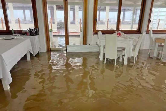 Tarquinia - Stabilimenti balneari allagati dopo la mareggiata