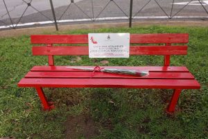 Latera - Inaugurata la panchina rossa