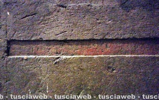 Viterbo - Tracce di pittura sul sarcofago etrusco