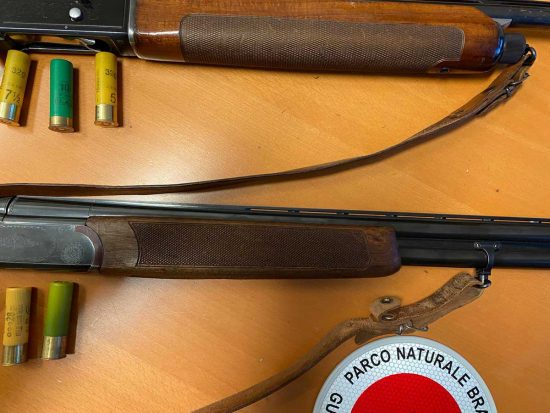 Campagnano di Roma - I fucili sequestrati dai guardaparco