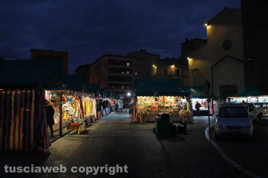 Viterbo - Il mercatino di Natale in piazza dei caduti