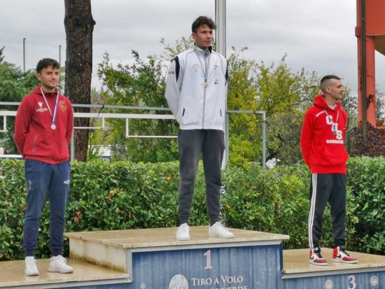 Nicolò Bernasconi sul podio