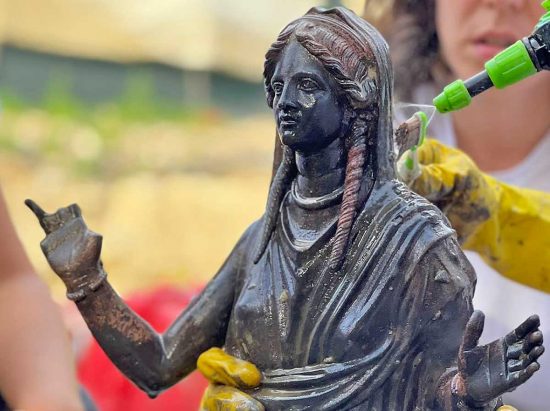 San Casciano dei Bagni, scoperte 24 statue etrusche