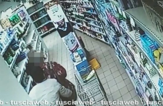 Tarquinia - Borseggiatori in azione alla Conad