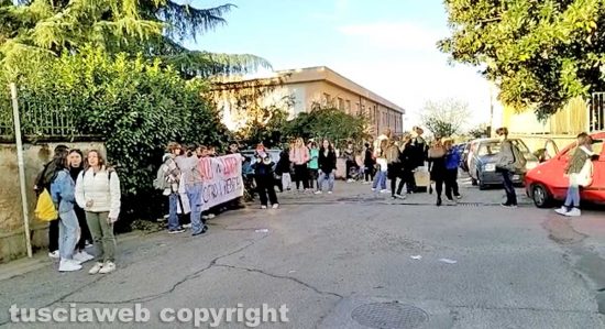 Viterbo - Studenti dell'istituto Orioli in sciopero