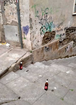 Viterbo - Sporcizia in via Mazzetta