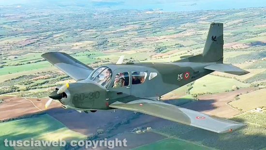 In volo sulla Tuscia con un Siai Marchetti 208 