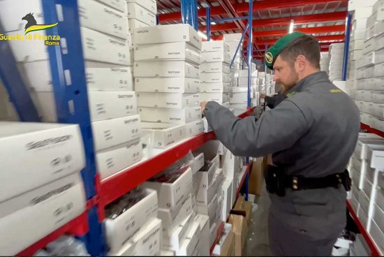 Roma - Guardia di finanza - Sequestrati articoli