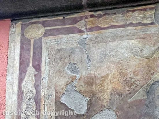 Viterbo - Il Cristo del '700 in via Saffi