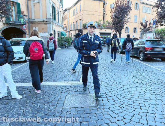 Viterbo - La prima giornata del pedibus a porta della Verità