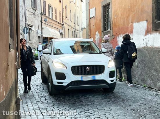 Viterbo - La prima giornata del pedibus a porta della Verità