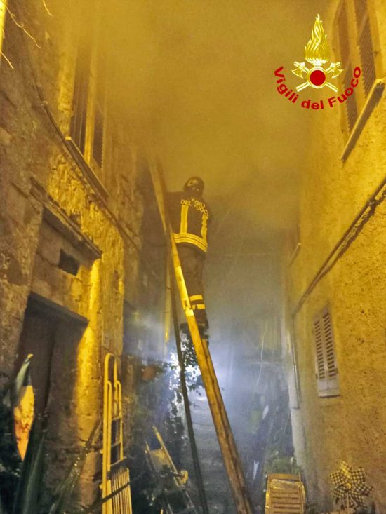 Fabrica di Roma - L'incendio nel centro storico