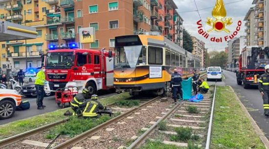 Milano - 14enne in bicicletta muore investito da un tram