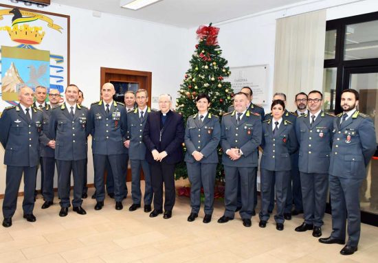 Viterbo - Guardia di finanza - Il vescovo Piazza visita il comando provinciale