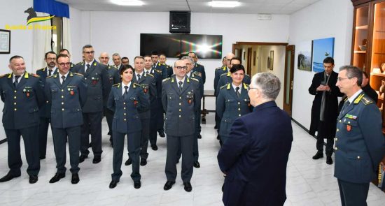 Viterbo - Guardia di finanza - Il vescovo Piazza visita il comando provinciale