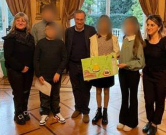 Roma -Gli alunni con l'ambasciatore inglese