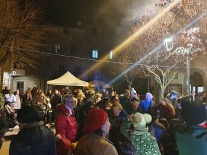 I cittadini all'accensione dell'albero di Natale a Bagnaia