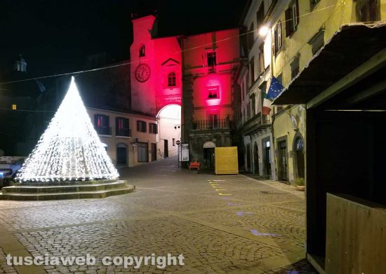 Montefiascone - Le luminarie a piazza Vittorio Emanuele