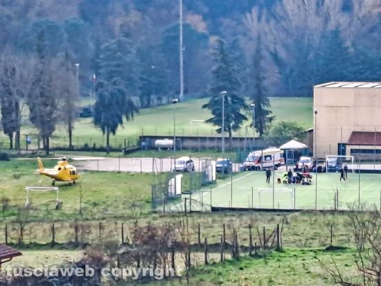 Gallese - Ambulanza ed eliambulanza al campo di calcetto