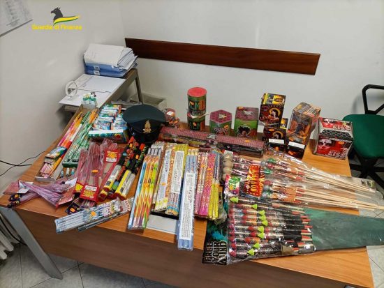 I fuochi d'artificio sequestrati dalla Finanza